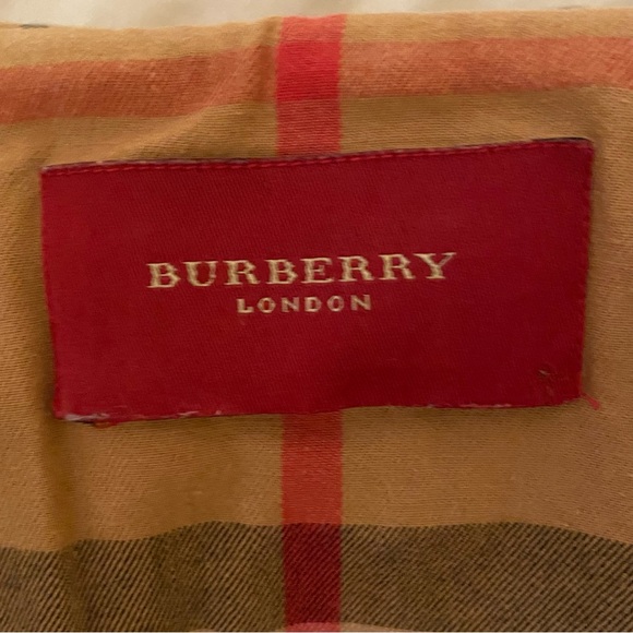 Burberry grey virgin wool hooded toggle jacket. - Picture 8 of 10